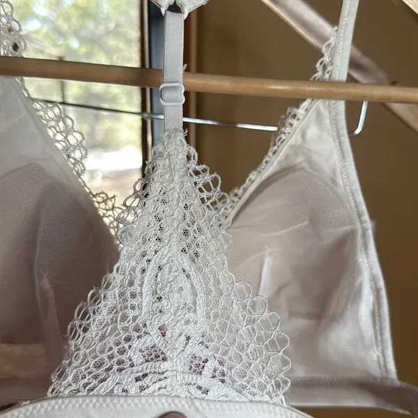 Victoria’s Secret Body by Victoria Cream Lace Bra Bralette Size Small - Image 9