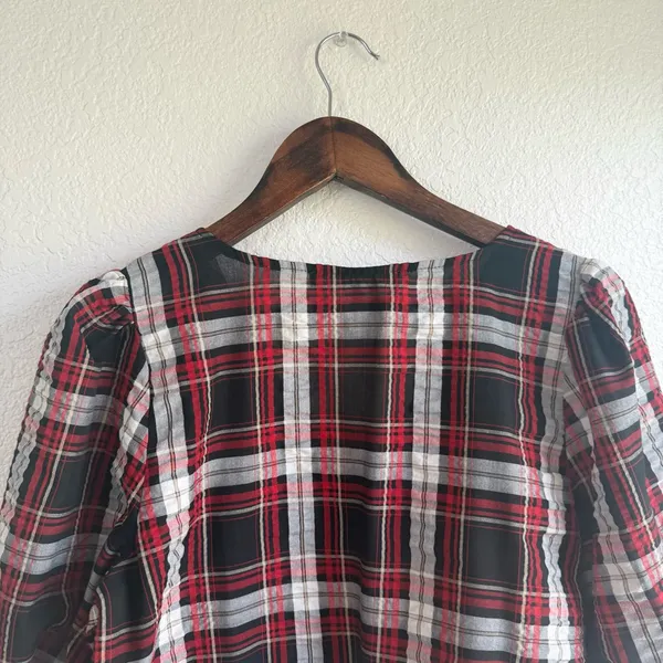 LOFT Womens Shirt Blouse Red Black Plaid‎ Puff Sleeve V Neck Size Medium - Image 4