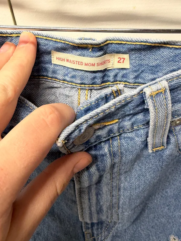 Levi’s Shorts Denim High-Rise Distressed - Image 4