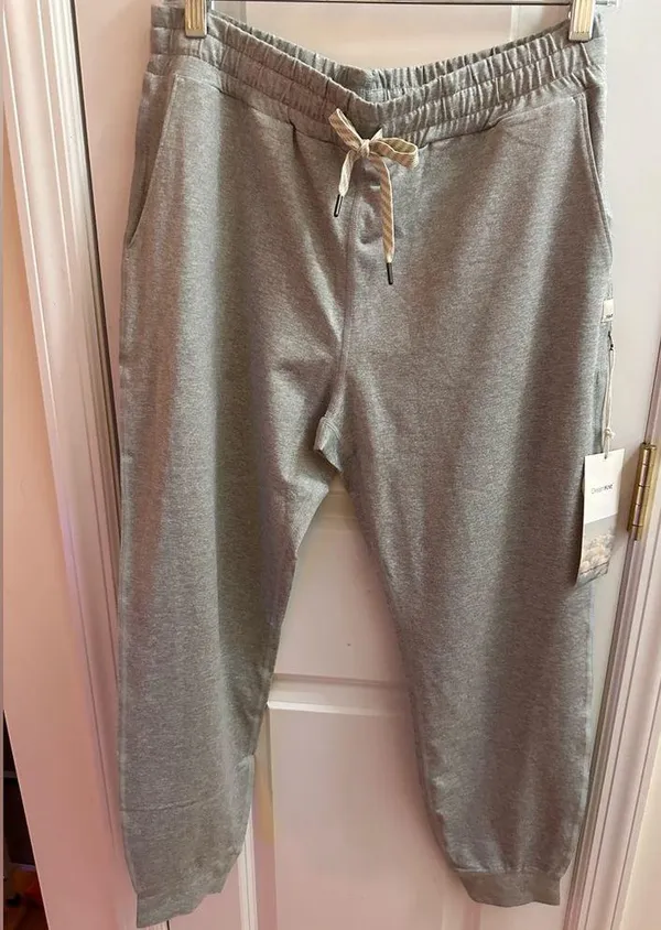 SOLD!!! VUORI PERFORMANCE JOGGERS, PALE GREY, M - Image 5