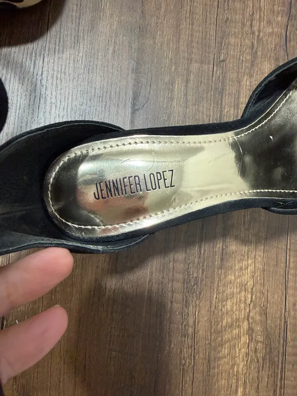 Jennifer Lopez Leopard Print Ankle Strap Heels – Size 7.5 – Excellent Condition Bold and stylish pointed-toe heels by Jennifer Lopez featuring a chic leopard print design and black ankle strap detail. Worn only a few times and in excellent condition. ✔️ Size 7.5 ✔️ Worn only a few times ✔️ Pointed toe ✔️ Adjustable ankle strap ✔️ Statement animal print Perfect for date nights, parties, events, or elevating any outfit with a touch of glam. - Image 5