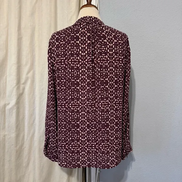 Ivanka Trump Burgandy Dressy LS Blouse Women’s L Half Clasp Button Office‎ Wear - Image 5