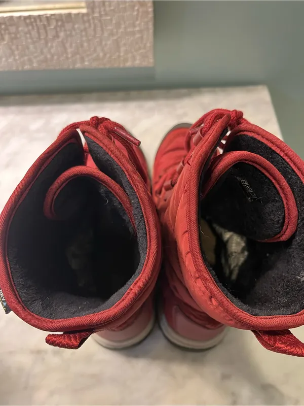 Keen Red Quilted Lace-Up Boot with Black Fleece Lining - Image 3