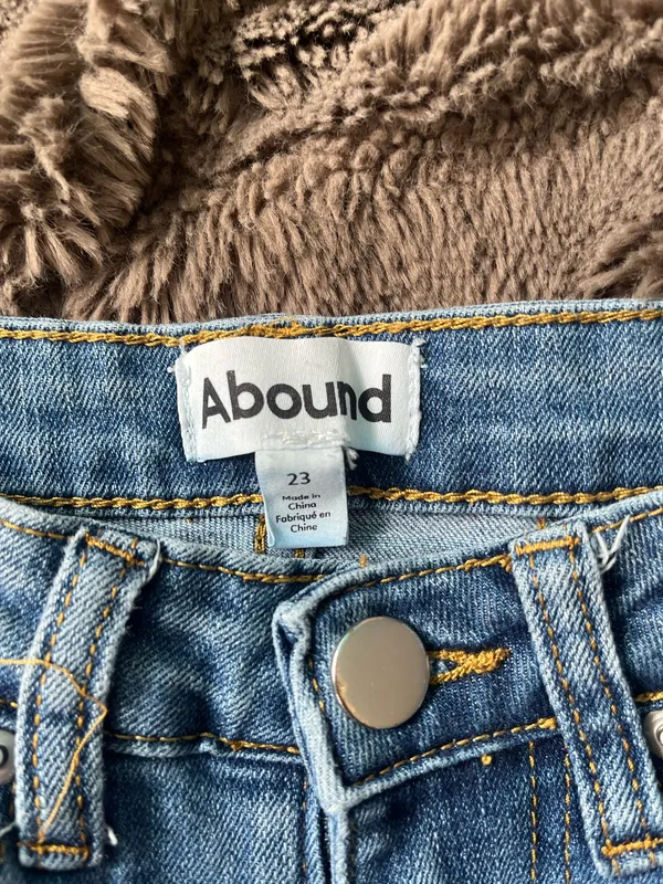Abound Flare Low-Rise Jeans - Image 3