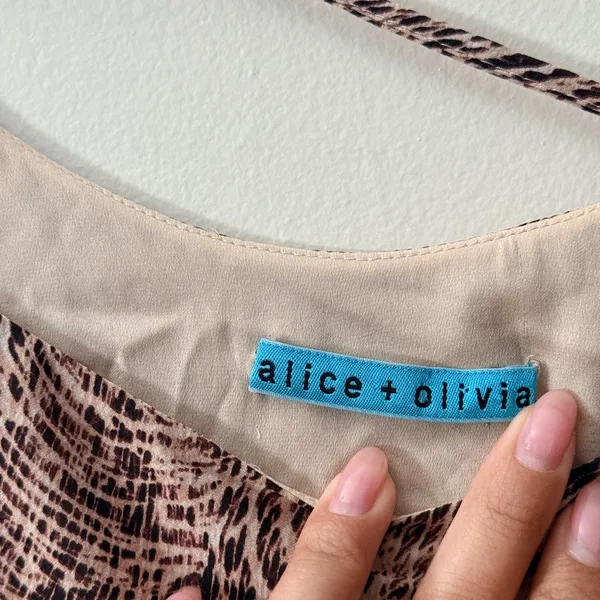 Alice + Olivia selena oversized leopard top - Image 5