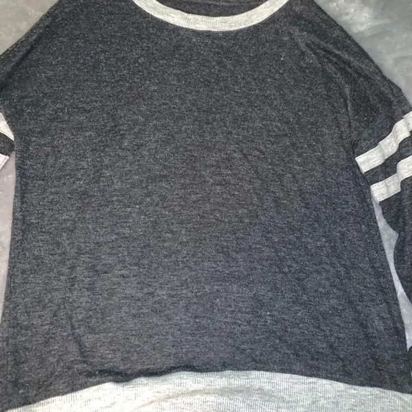 Gray comfy sweater - Image 3