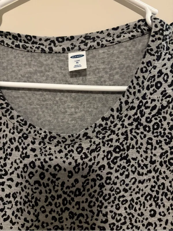 Old Navy Black and Gray Leopard Print Short Sleeve Tee - Image 2