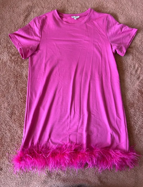Main Strip Pink feather dress - Image 2