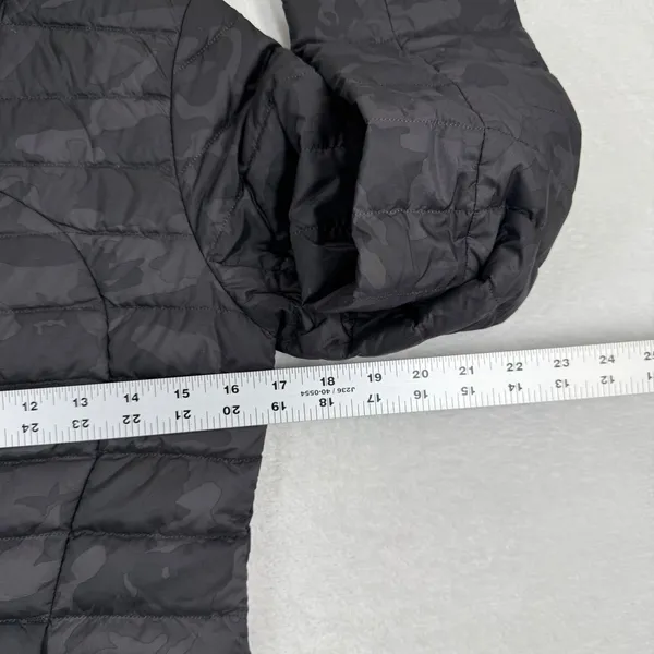Lululemon Pack It Down Jacket Heritage 365‎ Camo Deep Coal Multi Black Size 4 - Image 7