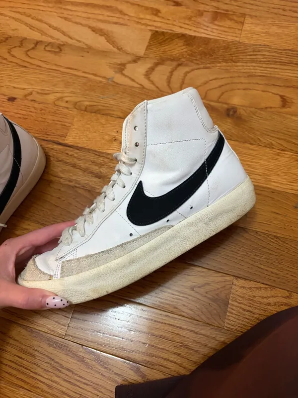 Nike Blazers Size 8 - Image 4