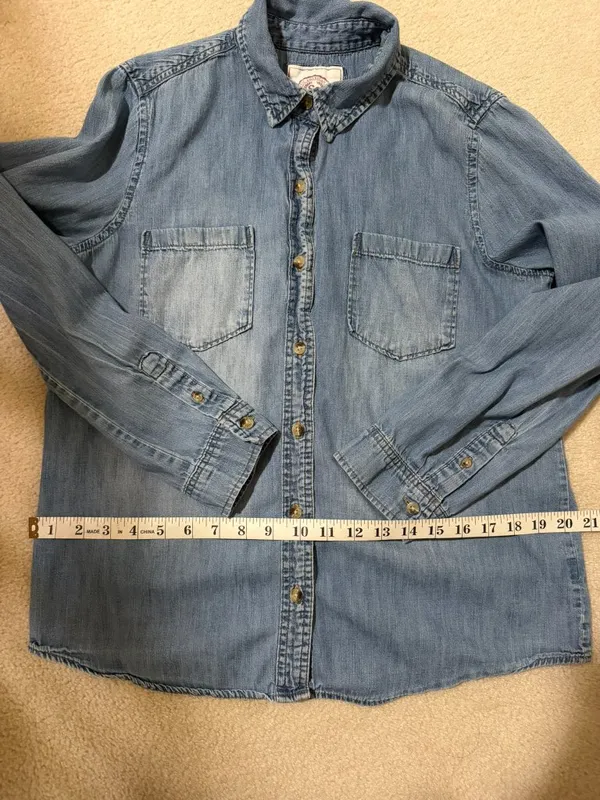 Vintage 100% cotton denim button down SO shirt in L - Image 4