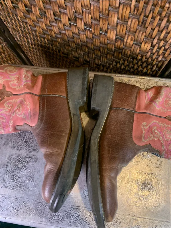 Ariat Women’s Boots Embroidered Size 8B - Image 4