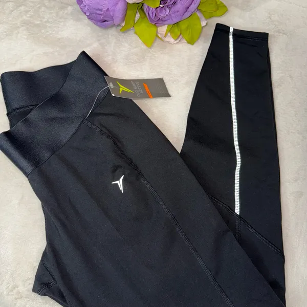 NWT Old Navy Active Go-Warm Leggings - Image 2