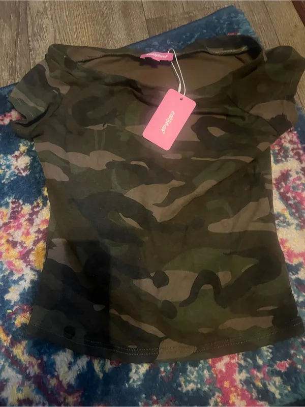 NWT edilted Women’s Camo Off-Shoulder Top - Image 4