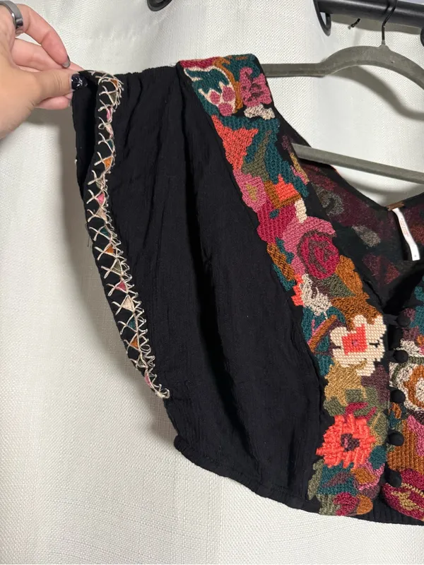 Free People Santoshi Black Floral Embroidered Crop Top Size 4 - Image 5