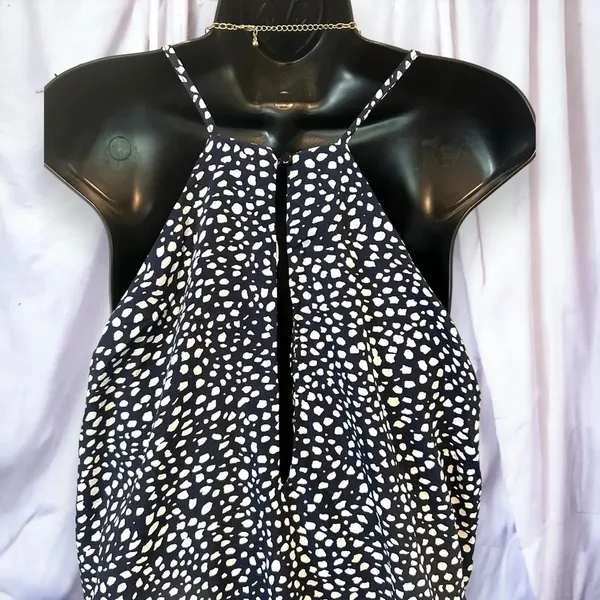 Main strip navy blue pebble romper with‎ pockets size medium - Image 3