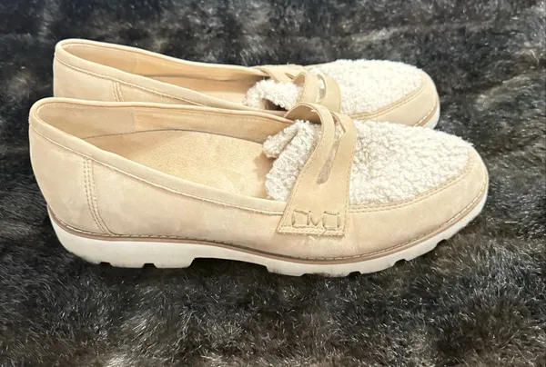 Vionic Cheryl Faux Fur Womens Size 9 Beige Casual Slip-On Loafer Flats Shoes - Image 2