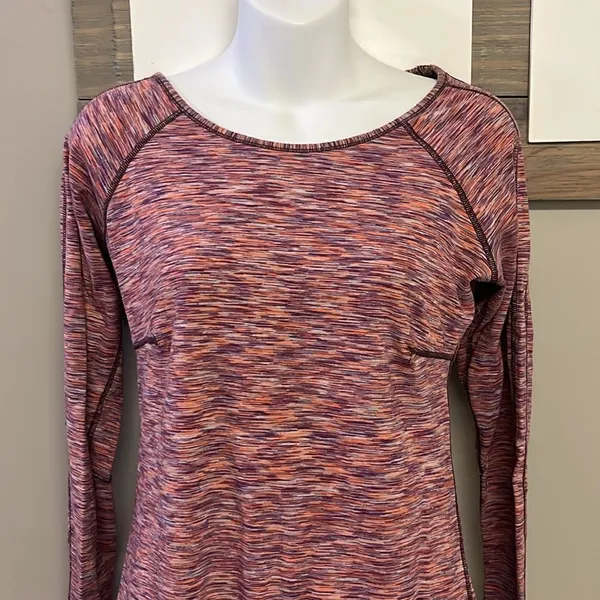 Lululemon Athletica Heather Purple Scoop Neck Long Sleeve Thumb Hole Top- Sz 10 - Image 4