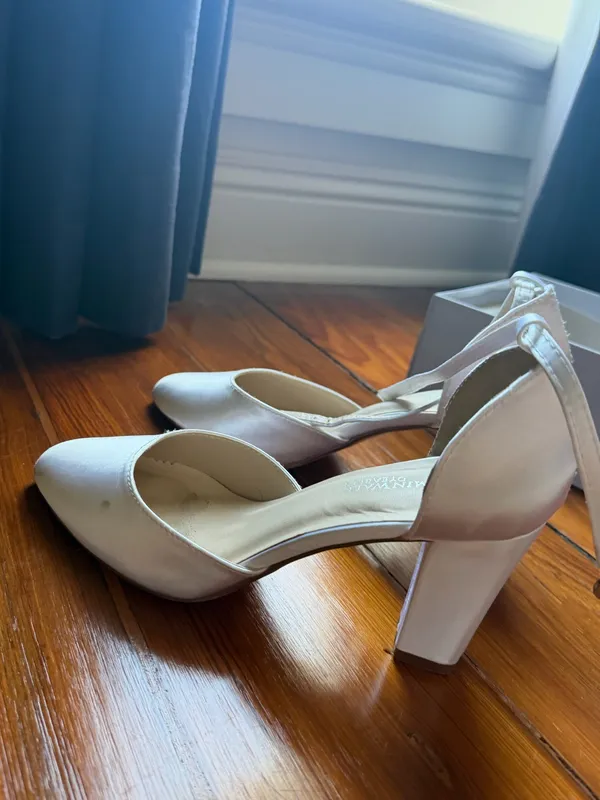 Benjamin Walk Dyeables Amanda Style White Satin Block Heel Closed Toe Pumps - Image 14