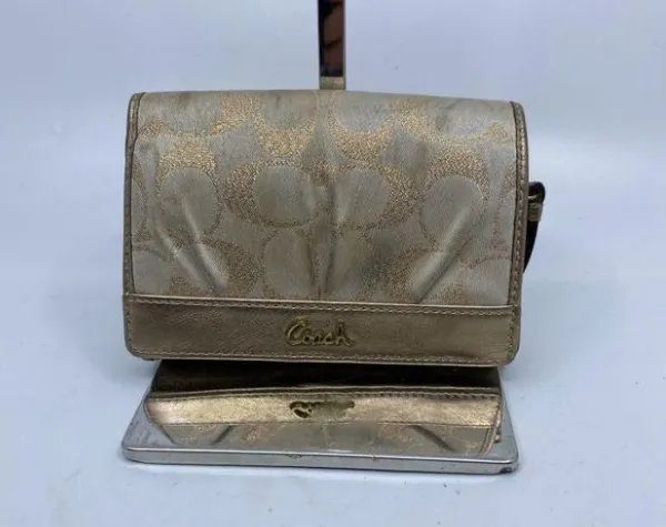 Coach Women's Gold Tan Wallet - Image 2