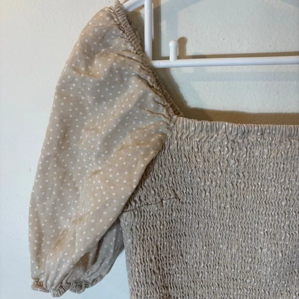 Abercrombie & Fitch Smocked Puff Sleeve Top Size XS Tan Polka Dot‎ - Image 4