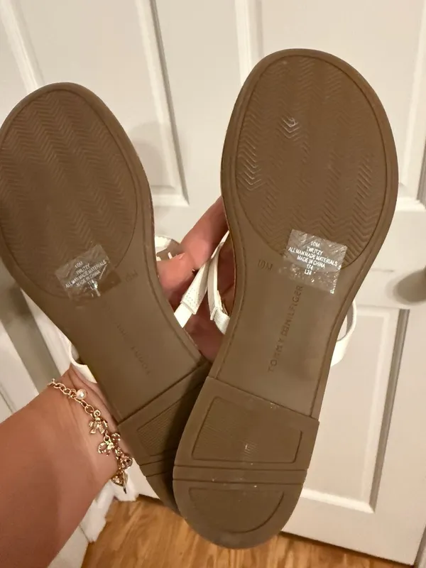 Tommy Hilfiger Litzy Flat Sandals Size 10M White T-Strap - Image 4