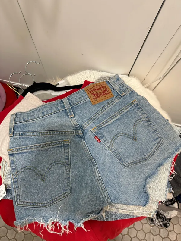 Levi’s 501 Shorts - Image 7