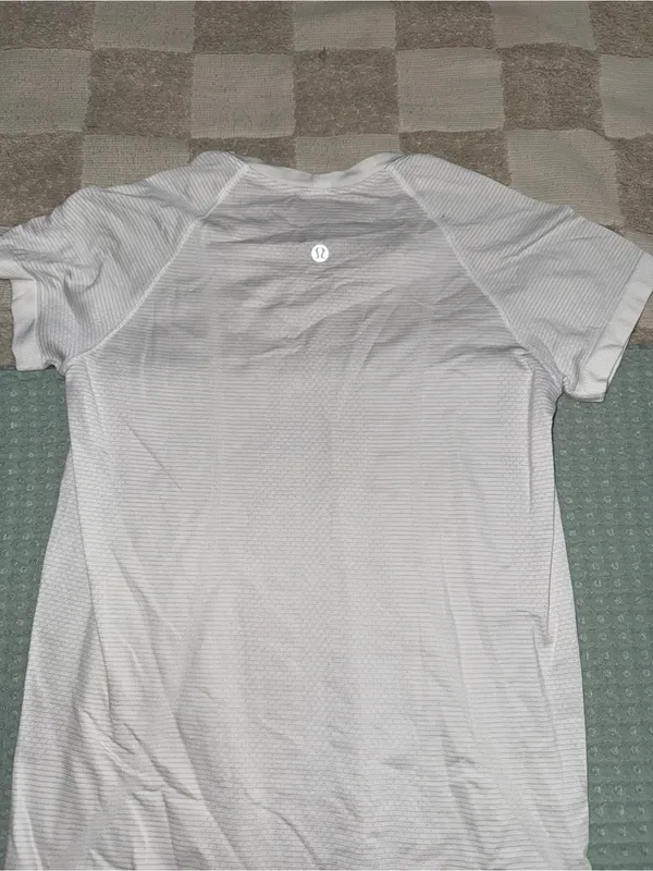 Lululemon Swiftly Tech‎ Short Sleeve 2.0 size 6 - Image 5
