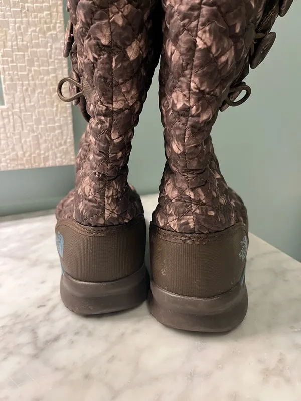 The North Face Quilted Brown Floral-Print Insulated Boots - Image 4