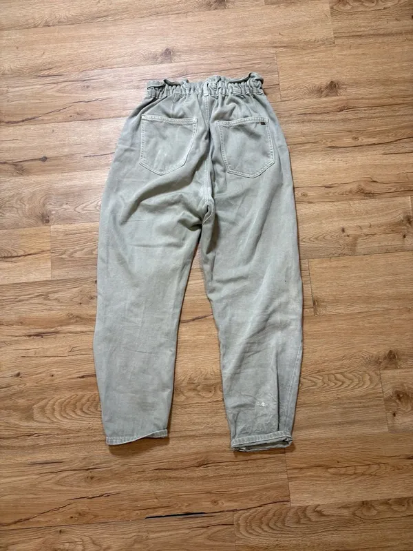 Zara Women's Paper Bag Waist Carrot‎ Leg Jeans in Green - Image 3