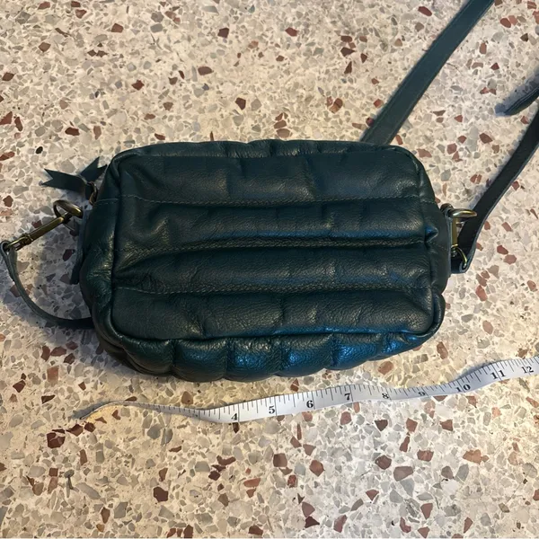 NWT Madewell The Transport Camera Bag: Puff Edition in the color Dark Palm - Image 6