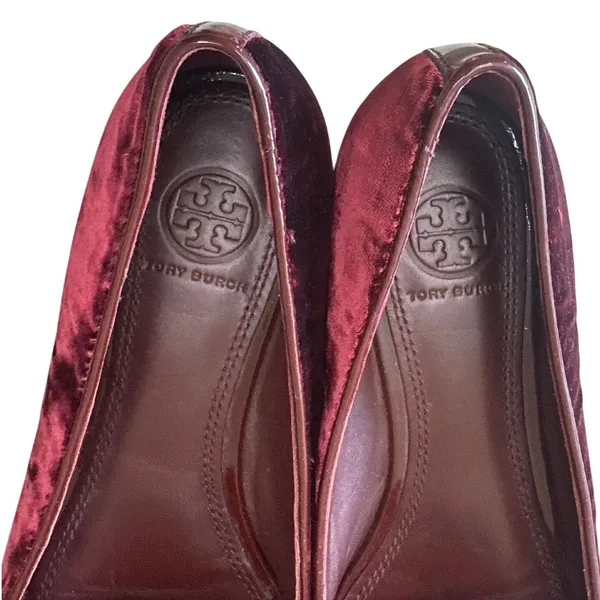 Tory Burch Burgundy Velvet Acorn Charm Smoking Slippers Loafers 7 - Image 3