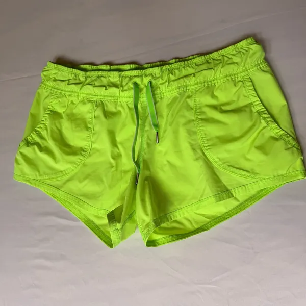 Lululemon Work It Out Shorts Zippy Green Neon Low Waist Workout Gym Size 8 - Image 3