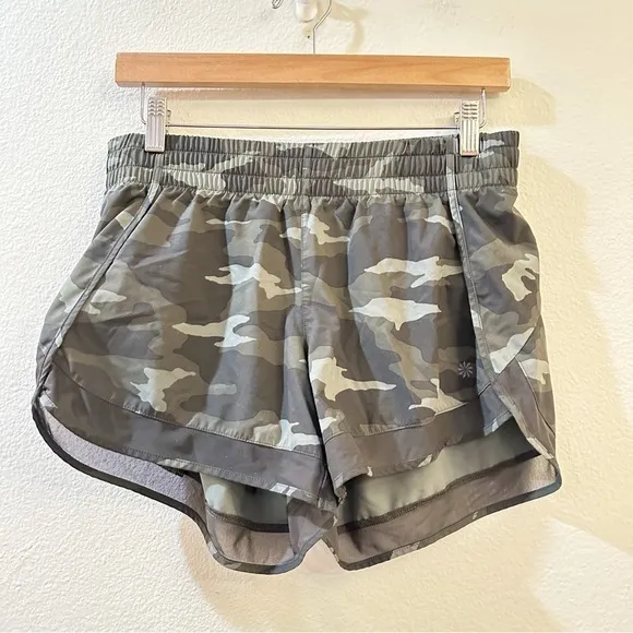 ATHLETA Women’s‎ Camo Mesh Pacer Run Short 4” Size Small - Image 4