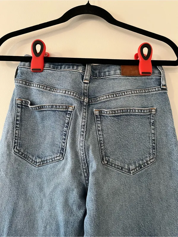 J Crew Classic Straight Light Wash Jeans 25 Minimalist Capsule Wardrobe - Image 4