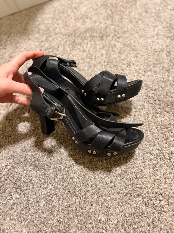 Heels Black Size 8.5 - Image 2