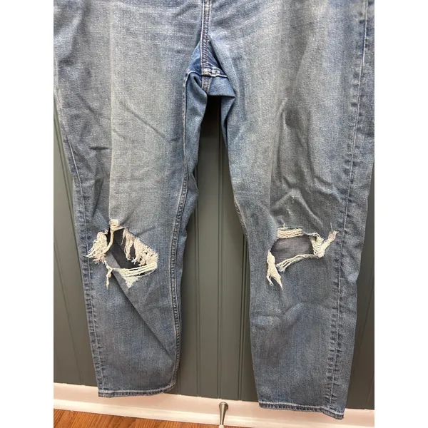 Abercrombie & Fitch The Mom High Rise Distressed Jeans Blue 33 16L Medium Wash - Image 3