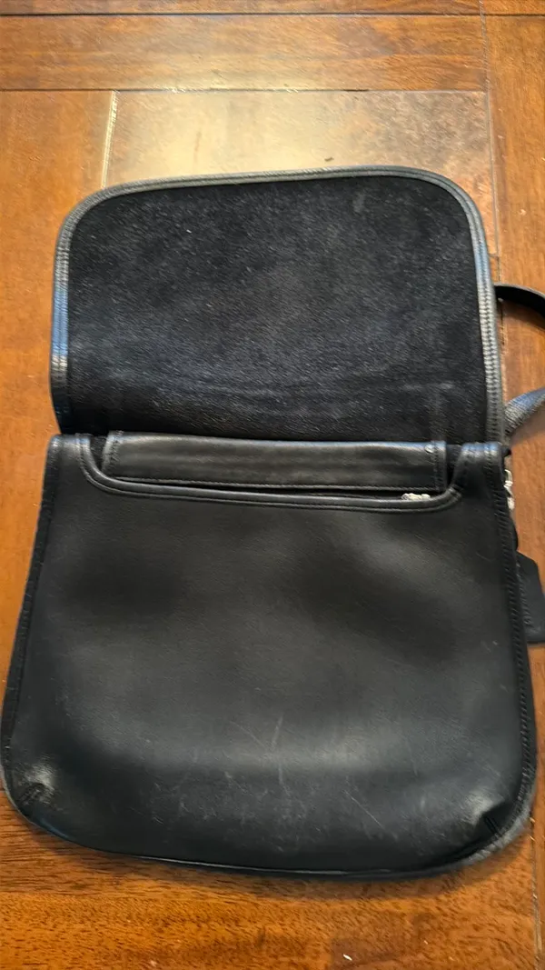 Vintage Coach Crossbody Leather Black - Image 2