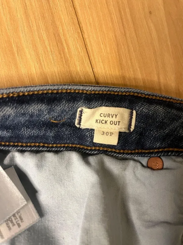 Madewell Petite Kick Out Jeans - Image 3