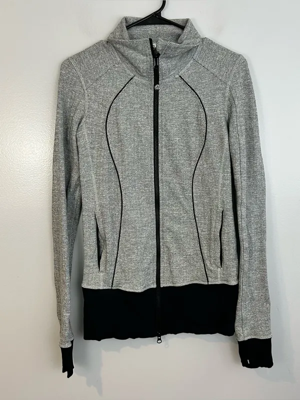 Lululemon Nice Asana Heathered Heringbone Grey Mock Neck Zip Up Jacket Size 6 - Image 2