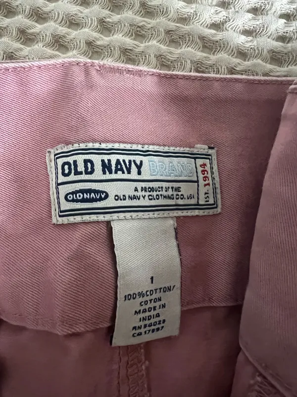 Old Navy pink cotton mini skirt in a size 1 #oldnavy #miniskirt - Image 2