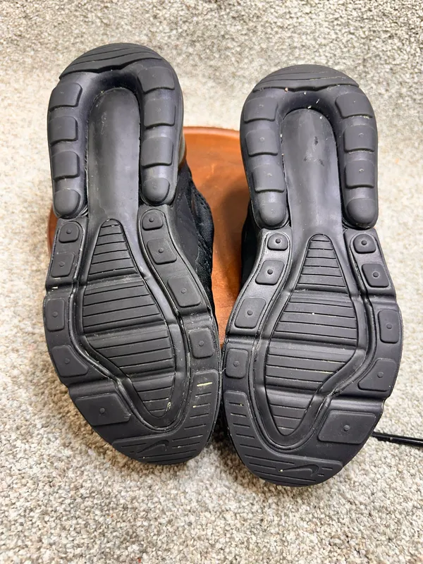 Nike Airmax 270 women’s size 9.5 triple black - Image 5
