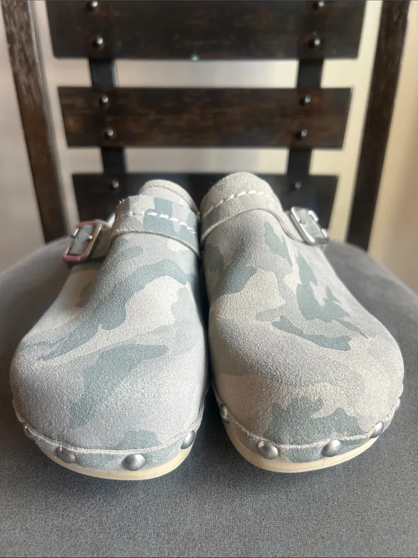Earth Pine Tiku Leather Suede Camo Clogs Mules Size 6 - Image 4