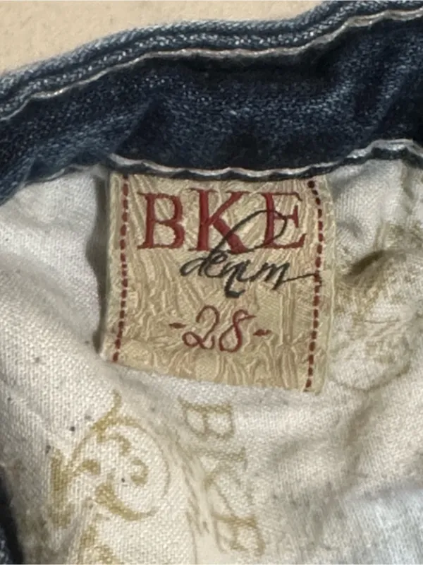 BKE Women’s Blue Light Distressed Sabrina Cropped Jeans. Mid Rise - Image 6