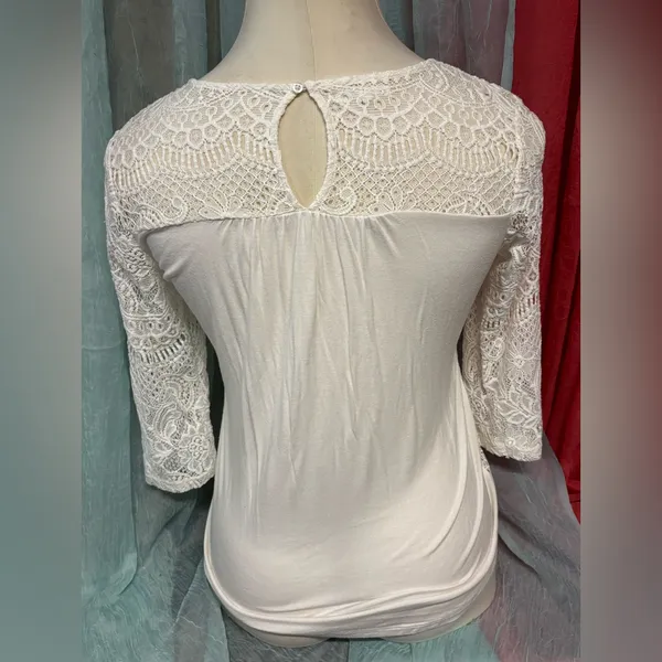 Maurice’s Elegant White Lace Top - Image 3