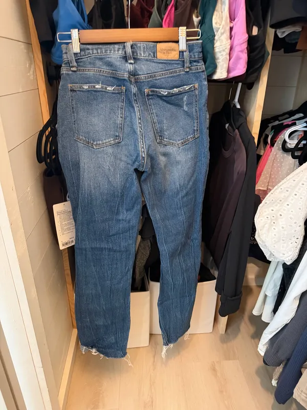 Abercrombie Jeans - Image 3