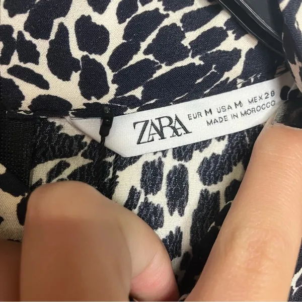 Zara puffed sleeves blouse‎ lightweight new with tags size medium - Image 3