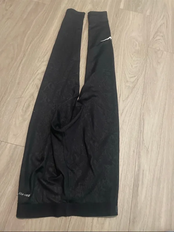 Nike Black Leggings - Image 3