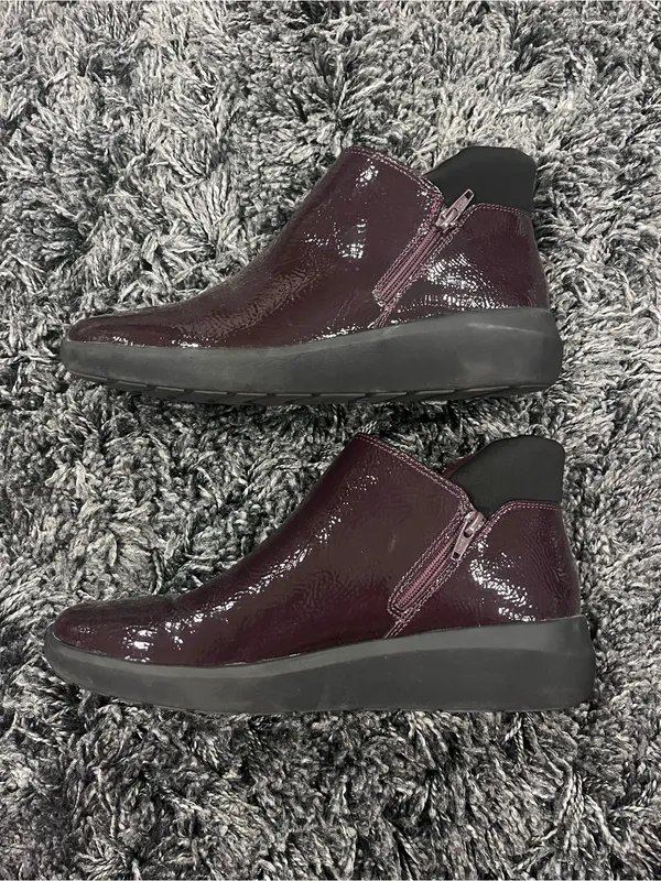 🌺Clarks Kayleigh Burgundy Faux Leather Bootie Size 9.5🌺 - Image 4