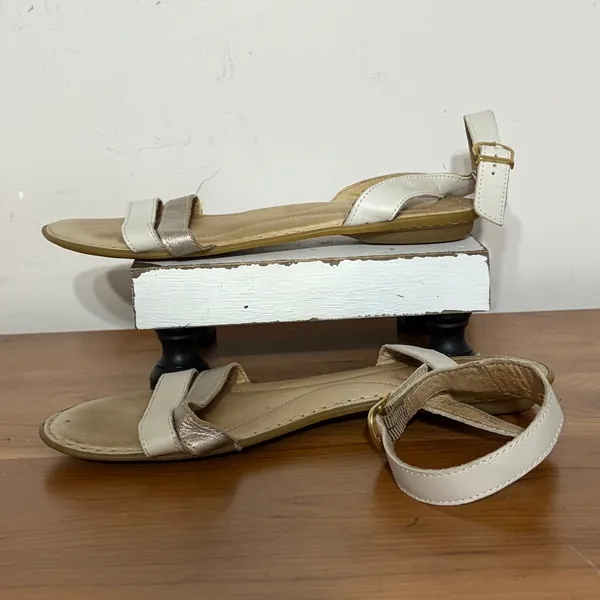 Born Womens F38301 White Gold Metallic Leather Ankle Strap Flat Sandals Size 9M - Image 3
